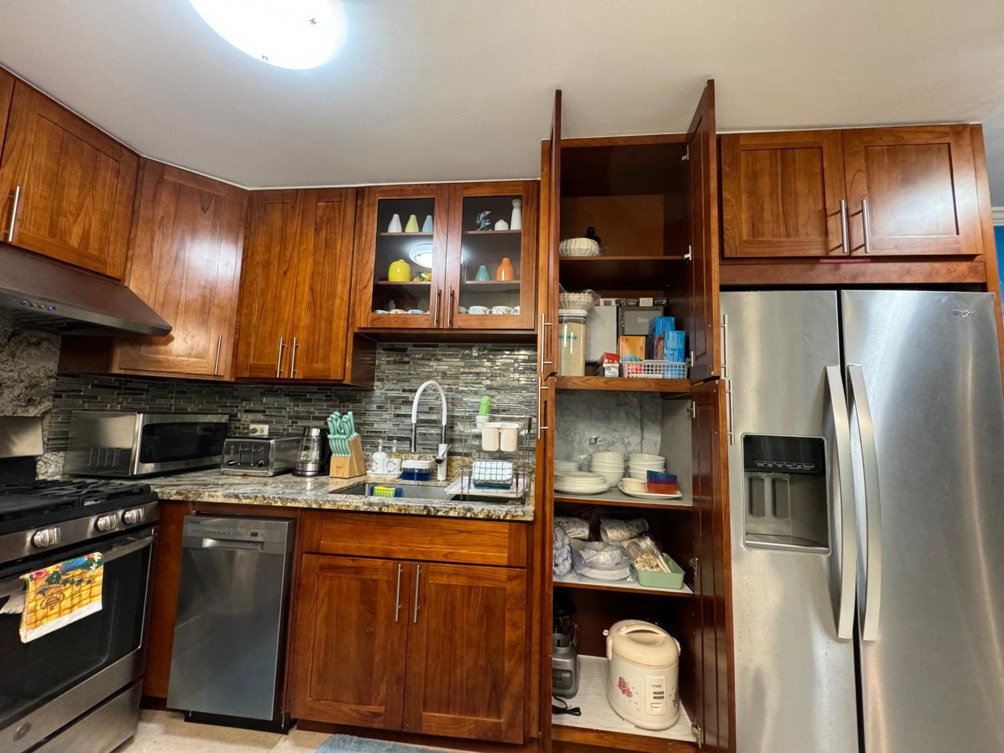 Aloha Waikiki 2beds, 2baths, Free Parking. Honolulu