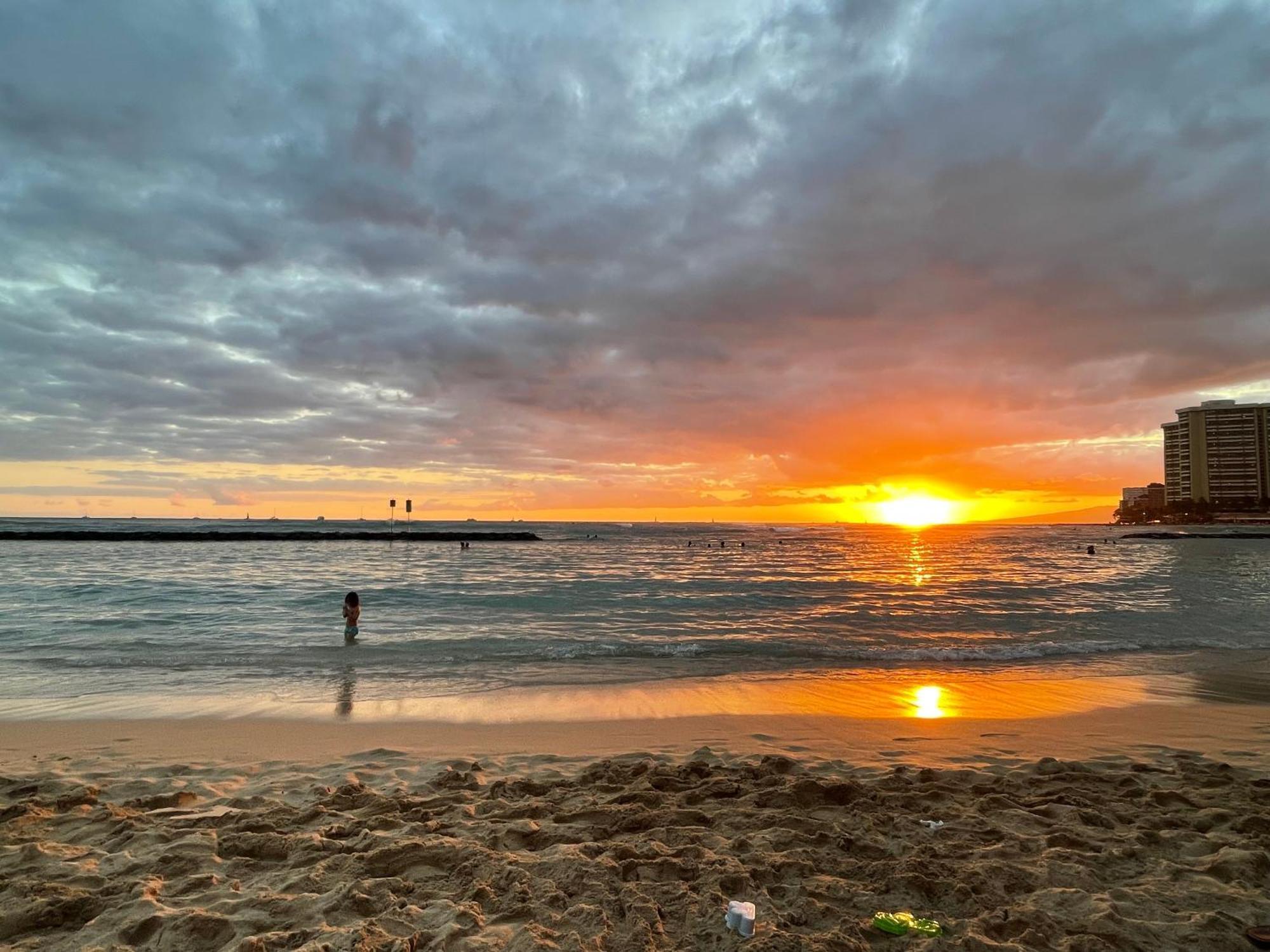 Aloha Waikiki 2beds, 2baths, Free Parking.