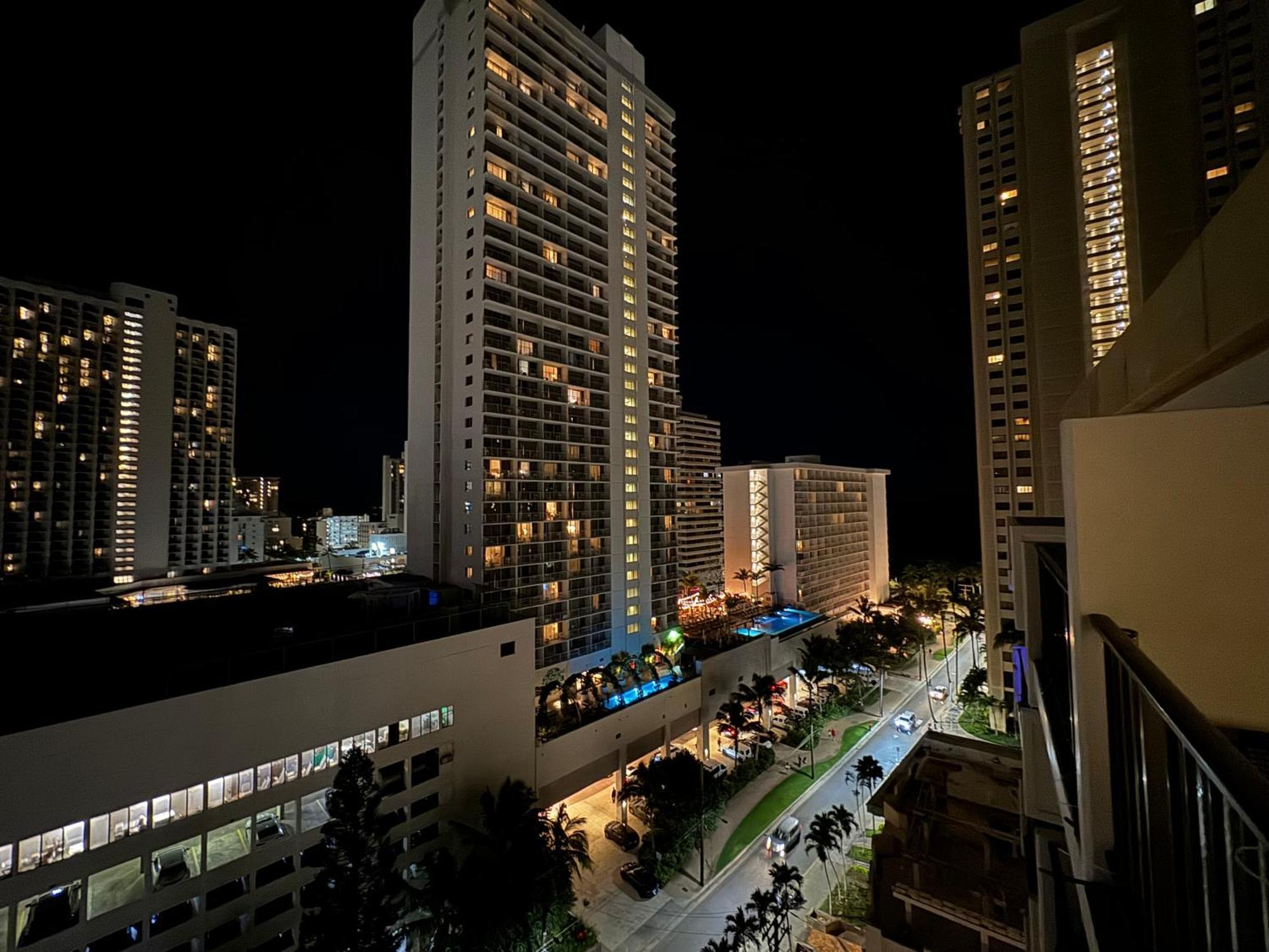 Aloha Waikiki 2beds, 2baths, Free Parking. Honolulu