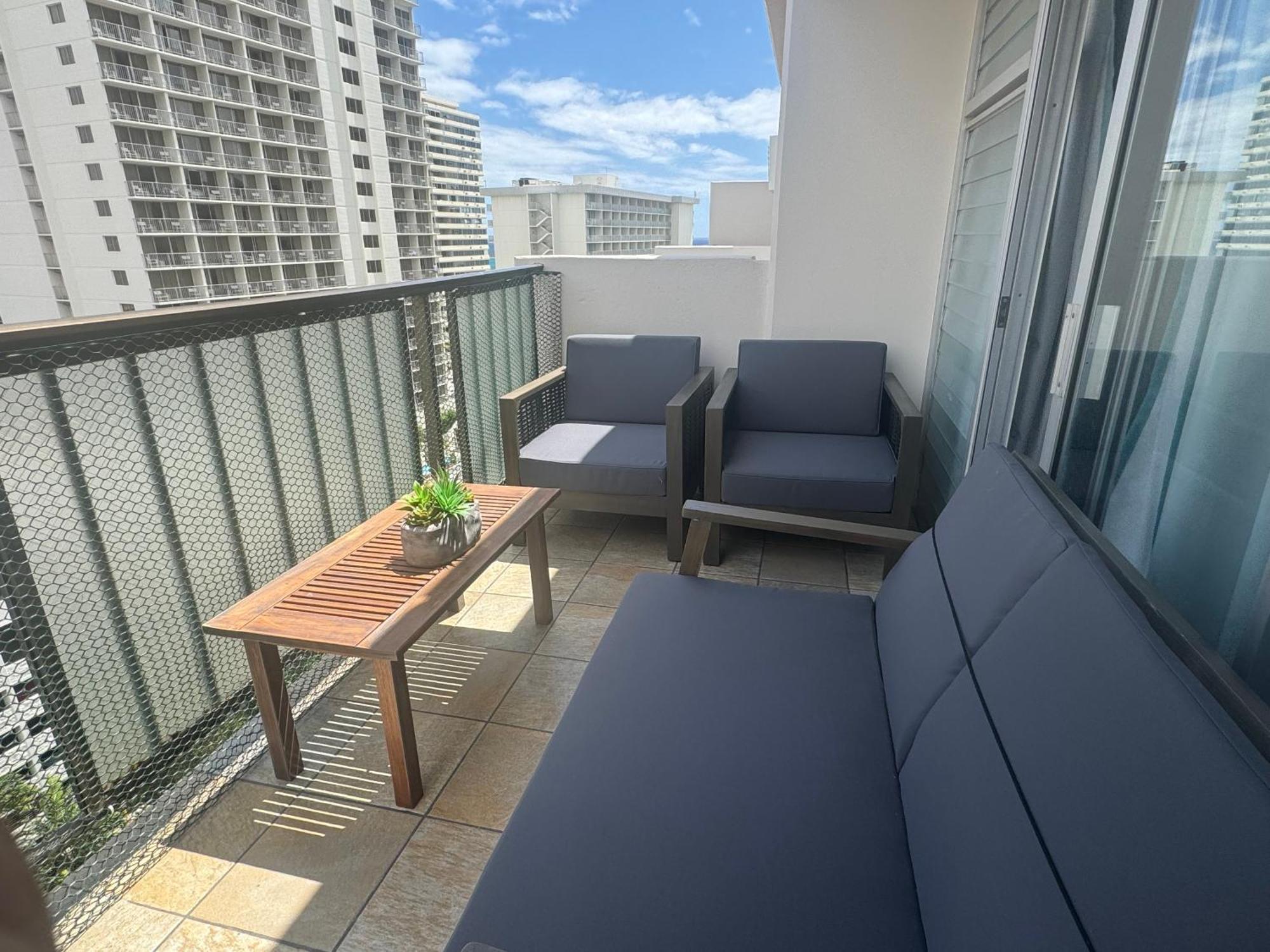 Aloha Waikiki 2beds, 2baths, Free Parking.