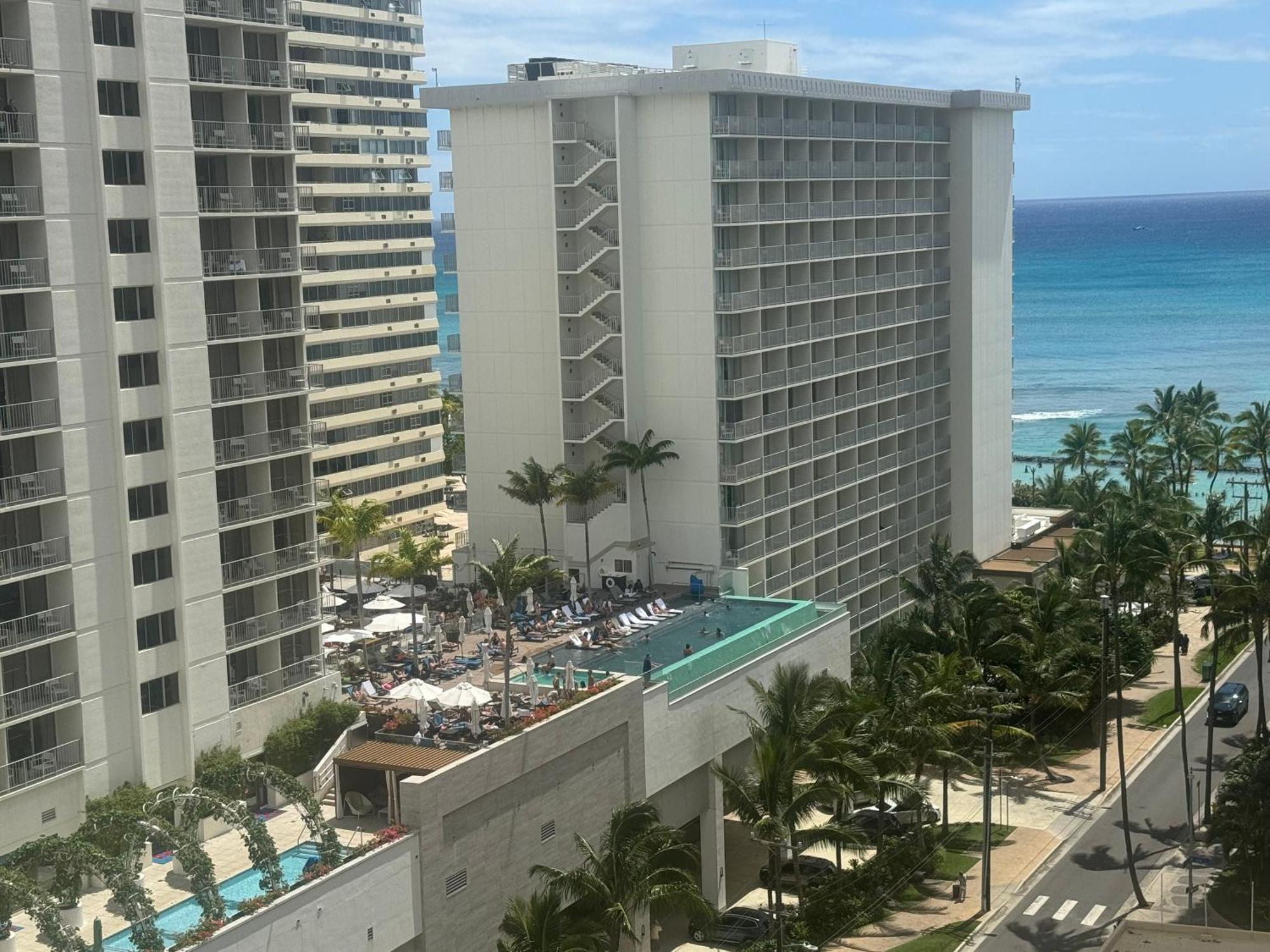 Aloha Waikiki 2beds, 2baths, Free Parking.
