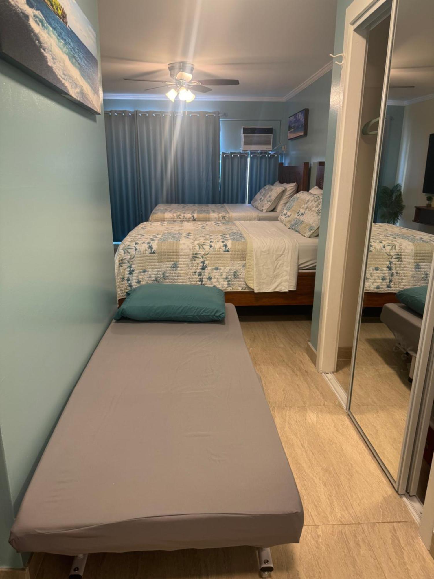 Aloha Waikiki 2beds, 2baths, Free Parking. Apartment *