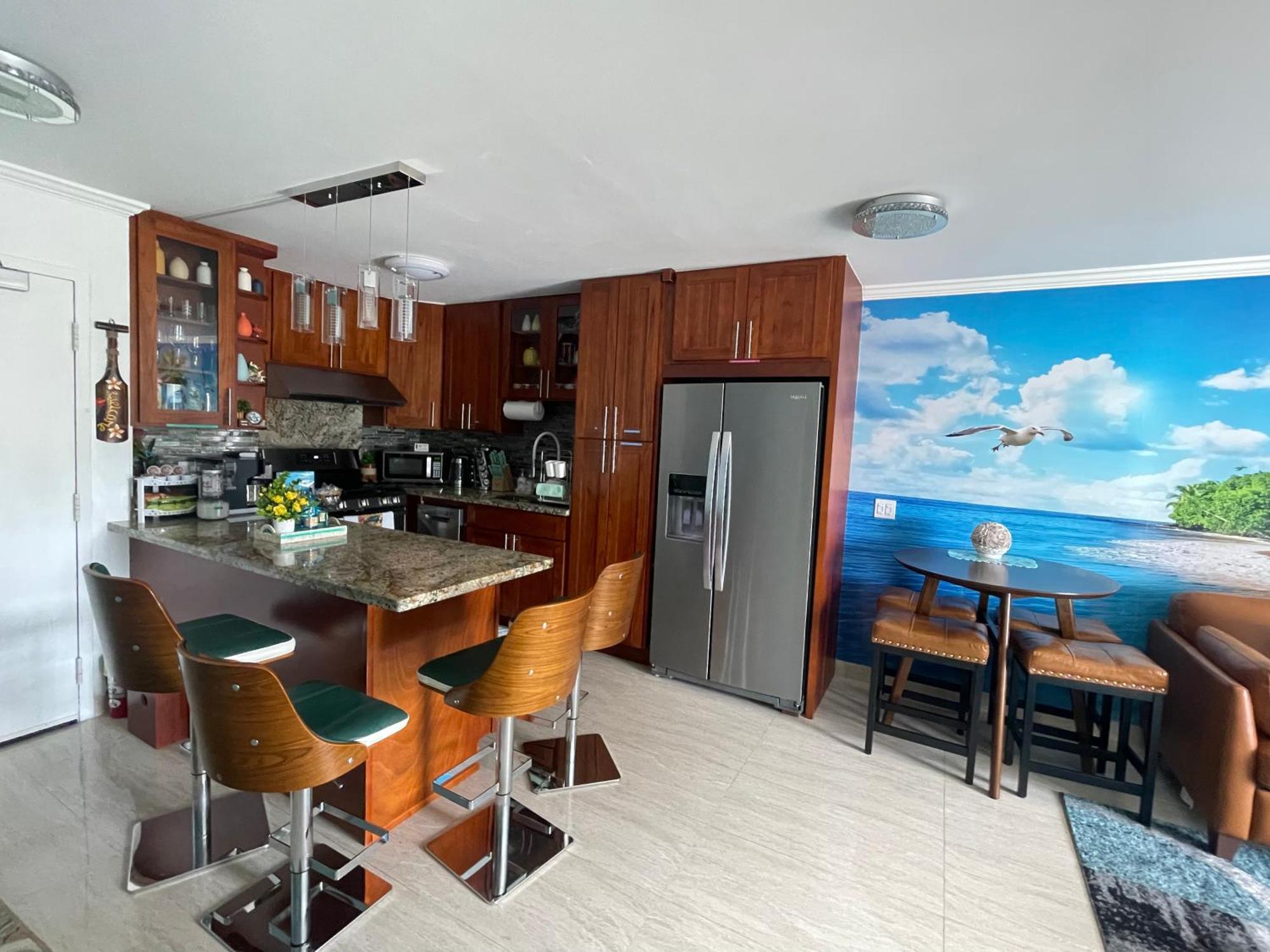 Aloha Waikiki 2beds, 2baths, Free Parking. Apartment *