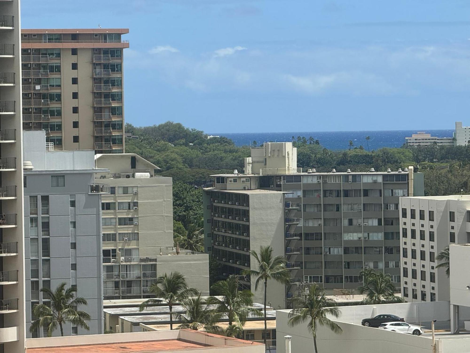 Aloha Waikiki 2beds, 2baths, Free Parking.
