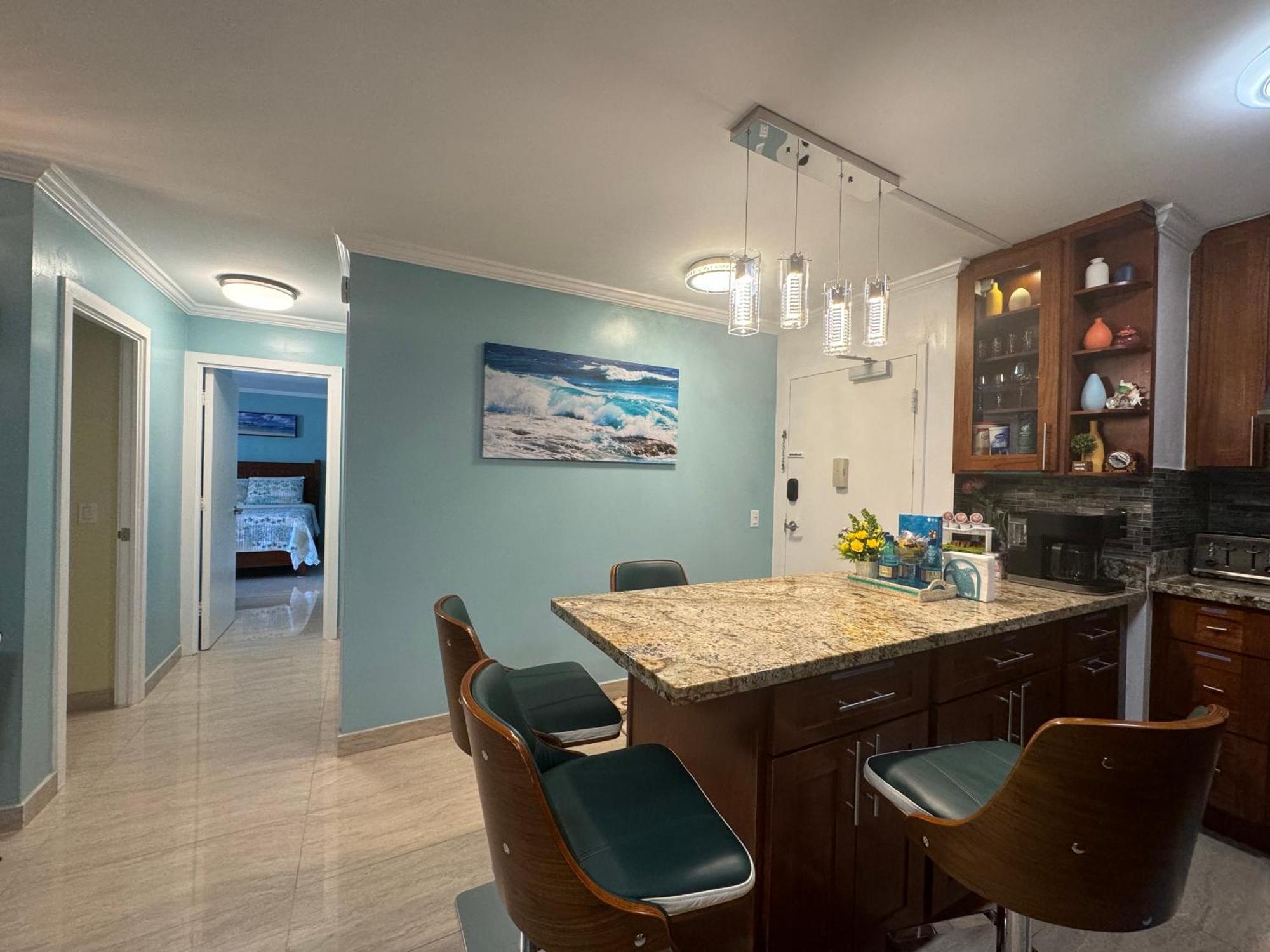 Aloha Waikiki 2beds, 2baths, Free Parking. Honolulu